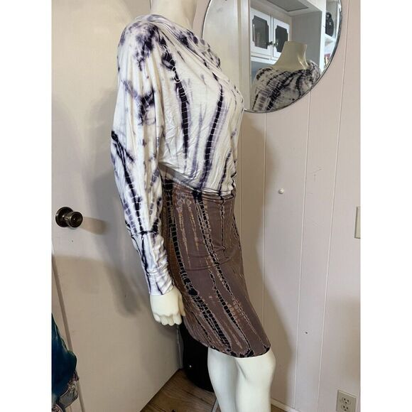 T Party Super Soft Tie Dyed Dress With Set in Waist Fitted Hip Drape Neck Size S - Picture 3 of 4